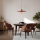 Κρεμαστό minimal φωτιστικό της Tk Lighting σε καφέ με πράσινη ροζέτα .