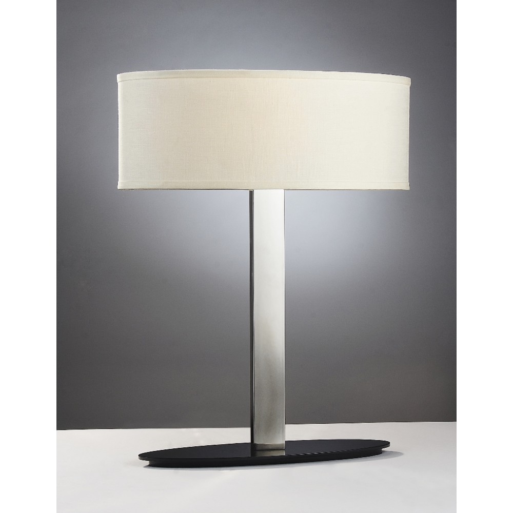 Eπιτραπέζια λάμπα μεταλλική με μαύρη βάση και λευκό καπέλο.