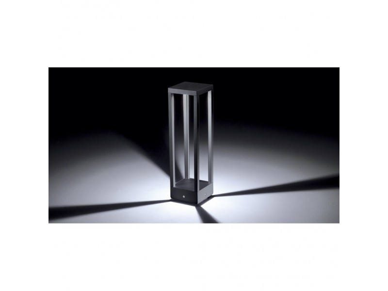 Floor lamp in painted aluminium with led . Floor lamp in painted aluminium with led .
