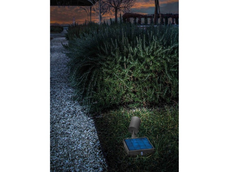 Solar ground spot in dark grey painted die-casted aluminium,with a polycarbonate diffusor. It is fitted with a solar panel that autocharges the battery and a task sensor .This product has no connection for the electrical main as it is auto-powered. Solar ground spot in dark grey painted die-casted aluminium,with a polycarbonate diffusor. It is fitted with a solar panel that autocharges the battery and a task sensor .This product has no connection for the electrical main as it is auto-powered.